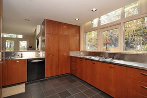 Kitchen - Country homes for sale and luxury real estate including horse farms and property in the Caledon and King City areas near Toronto